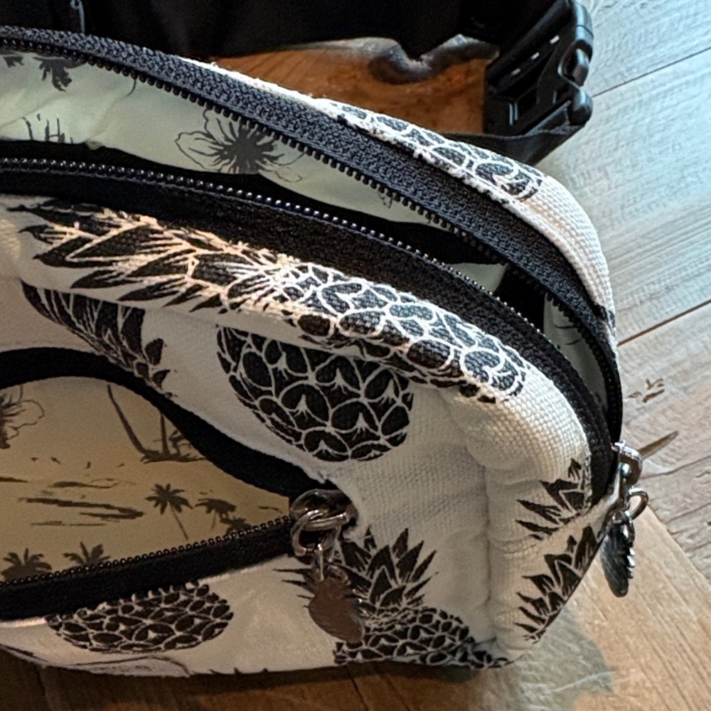 Black and Cream Pineapple Belt Bag - Picture 2 of 6